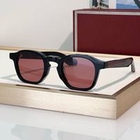 Black frame red lens