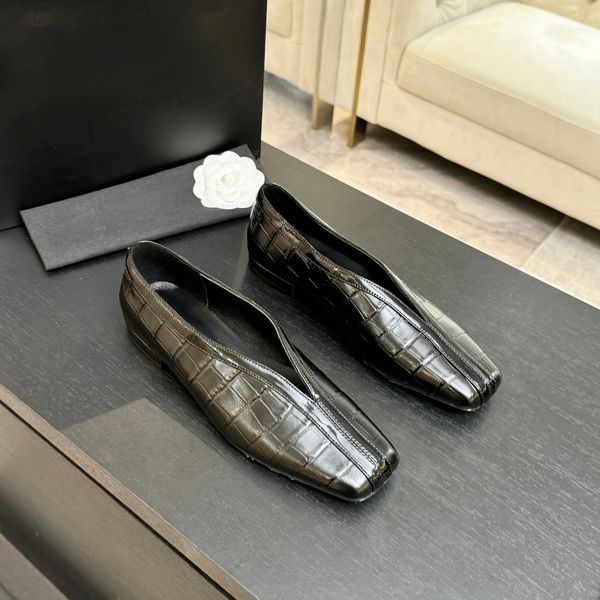 Sequined Embelished Patent Leather Square Toe Ballet Flats Luxury designer top quality women dress shoes Fashion simple genuine leather low heel sandals